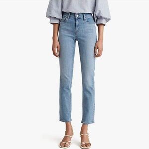 Levi’s Women's Classic Mid Rise Skinny Light Blue Jeans Size 6M W28 L30
